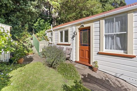 Photo of property in 29 Scarborough Terrace, Mount Victoria, Wellington, 6011