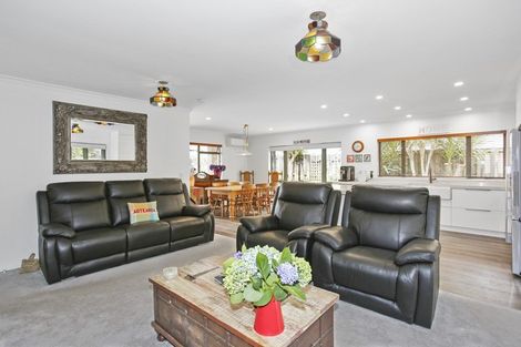 Photo of property in 24 Ranch Place, Pukekohe, 2120