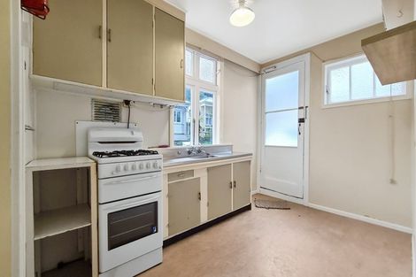 Photo of property in 8 Rixon Grove, Mount Victoria, Wellington, 6011