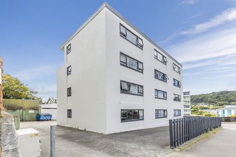 Photo of property in 3/52 Russell Terrace, Berhampore, Wellington, 6023