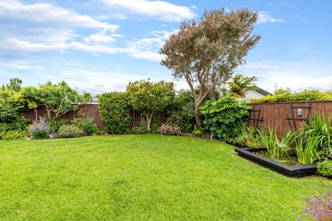 Photo of property in 13 Breaker Grove, Waiuku, 2123