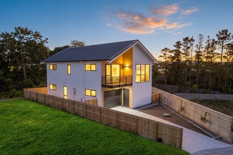 Photo of property in 26 Curtiss Circle, Hobsonville, 0618