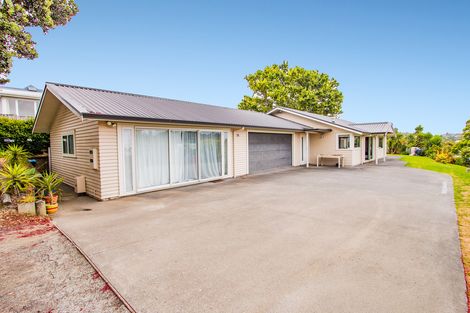 Photo of property in 854 Whangaparaoa Road, Manly, Whangaparaoa, 0930