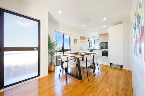 Photo of property in 43 Athena Drive, Totara Vale, Auckland, 0629