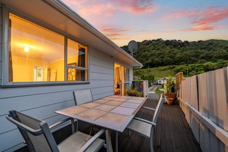Photo of property in 1/32 Hartford Crescent, Totara Park, Upper Hutt, 5018