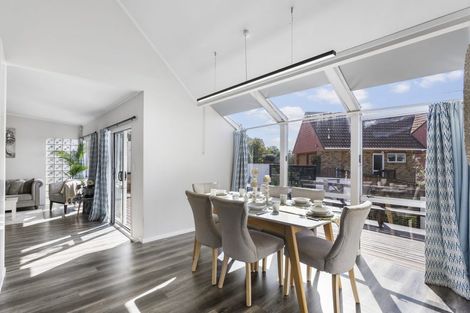 Photo of property in 22 Cairnbrae Court, Northcross, Auckland, 0632