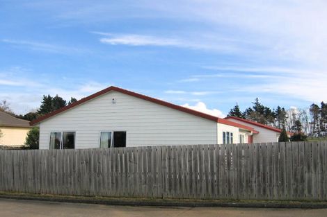 Photo of property in 3/11 Kirklow Place, Goodwood Heights, Auckland, 2105