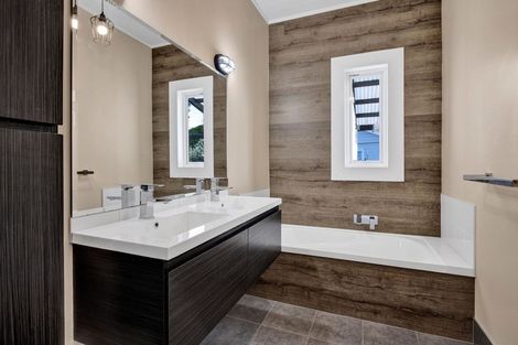 Photo of property in 120 Manawapou Road, Hawera, 4610