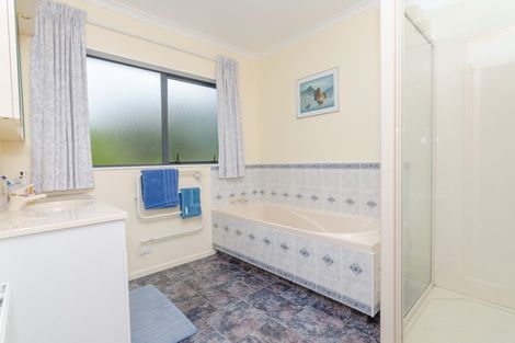 Photo of property in 17 Kenwyn Drive, Carterton, 5713