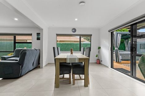 Photo of property in 31 Montilla Place, Manurewa, Auckland, 2102