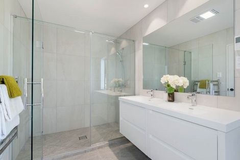 Photo of property in 32 Bounty Road, Long Bay, Auckland, 0630