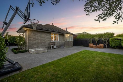 Photo of property in 53 Harris Crescent, Papanui, Christchurch, 8053