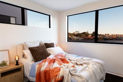 Photo of property in 17 Paetai Lane, Te Atatu Peninsula, 0610