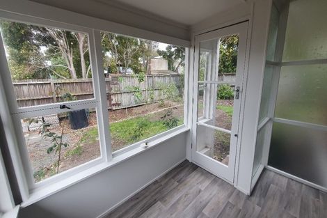 Photo of property in 24 Walton Street, Red Beach, 0932