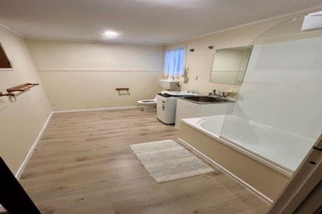 Photo of property in 27 Halberg Street, Glenfield, Auckland, 0629