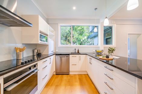 Photo of property in 22a Chatsworth Road, Silverstream, Upper Hutt, 5019