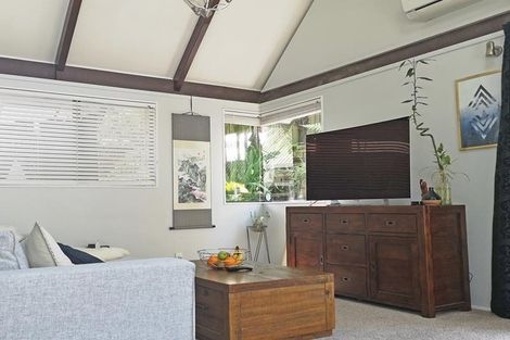 Photo of property in 2/52 Heathcote Road, Castor Bay, Auckland, 0620