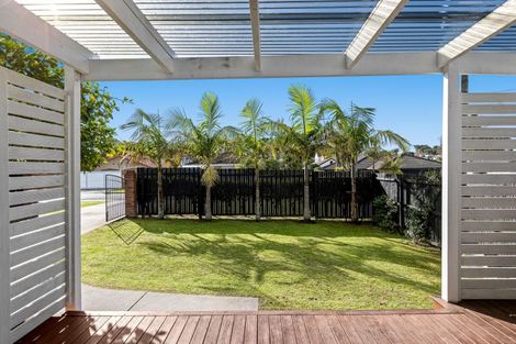 Photo of property in 40 Walton Street, Red Beach, 0932