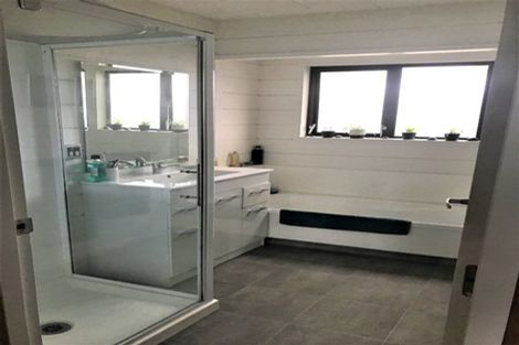 Photo of property in 26 Queen Road, Bellevue, Tauranga, 3110