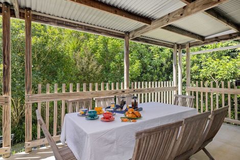 Photo of property in 15 Buckleton Road, Tawharanui Peninsula, Matakana, 0986
