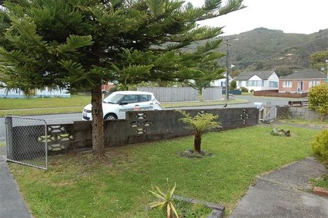 Photo of property in 3 Shearer Crescent, Naenae, Lower Hutt, 5011