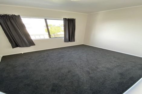 Photo of property in 2/16 Ebony Place, Massey, Auckland, 0614