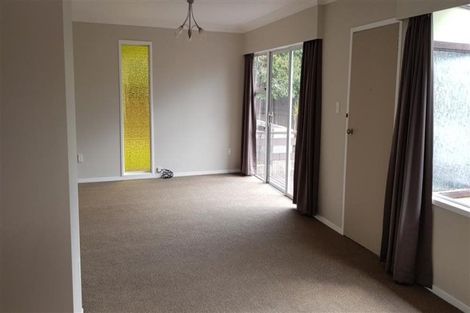 Photo of property in 2/4202a Great North Road, Glendene, Auckland, 0602