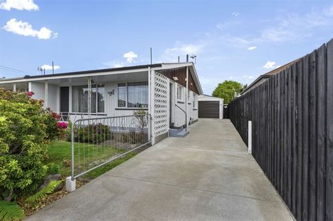 Photo of property in 2/107b Gayhurst Road, Dallington, Christchurch, 8061