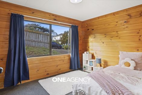 Photo of property in 22 Morere Street, Titahi Bay, Porirua, 5022