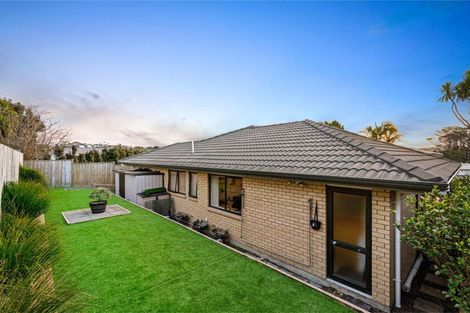 Photo of property in 72a Farquhar Road, Glendene, Auckland, 0602