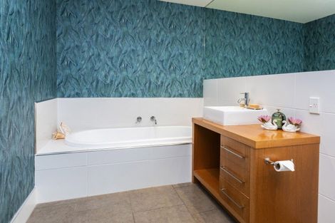 Photo of property in 152 Merivale Lane, Merivale, Christchurch, 8014