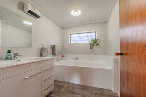 Photo of property in 129 Mclean Street, Woodville, 4920