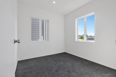 Photo of property in 27 Stitchbird Crescent, Papakura, 2110