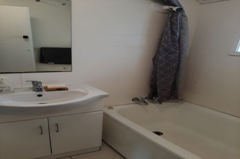 Photo of property in 100 Kelburn Parade, Kelburn, Wellington, 6012