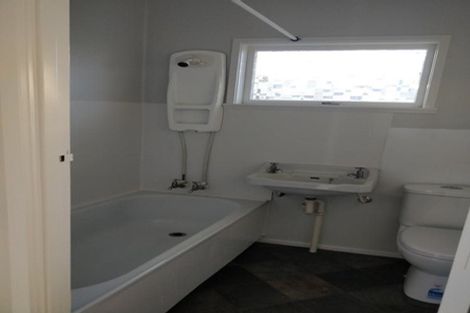 Photo of property in 2/6 Stanley Road, Glenfield, Auckland, 0629