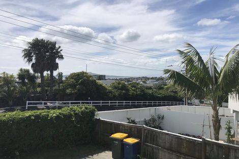 Photo of property in 5/2 Argyle Terrace, Milford, Auckland, 0620