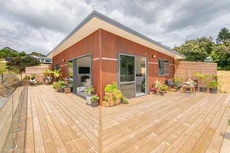 Photo of property in 1 Pekama Drive, Cable Bay, 0420