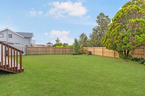 Photo of property in 1/1 Dalwhinnie Parade, Highland Park, Auckland, 2010