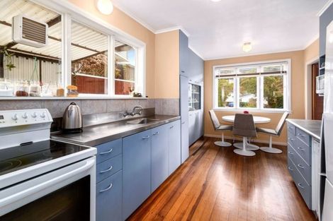 Photo of property in 4 Park Avenue, Tawa, Wellington, 5028