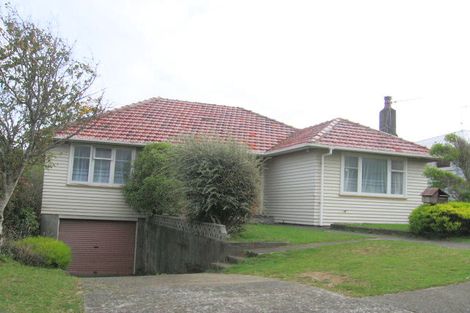 Photo of property in 16 Kereru Bend, Tawa, Wellington, 5028