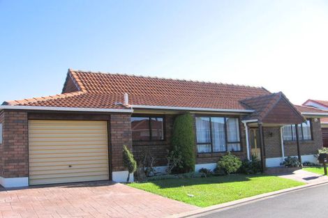 Photo of property in 15 Bosnyak Drive, Te Atatu South, Auckland, 0610