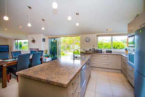 Photo of property in 854 Whangaparaoa Road, Manly, Whangaparaoa, 0930