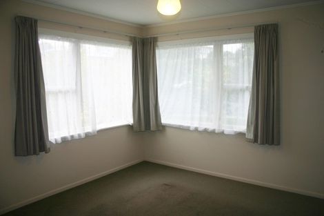 Photo of property in 2 Alder Place, Newlands, Wellington, 6037