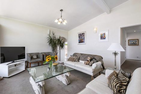 Photo of property in 16 Keldale Place, Forrest Hill, Auckland, 0620