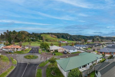 Photo of property in 2 Lowndes Place, Taradale, Napier, 4112