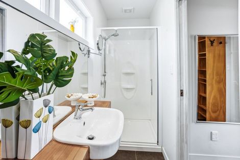 Photo of property in 37 Haruru Falls Road, Haruru, 0204