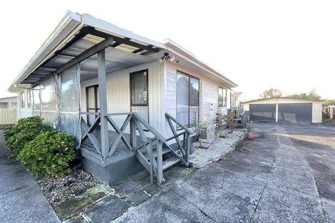 Photo of property in 5 Booralee Avenue, Botany Downs, Auckland, 2010