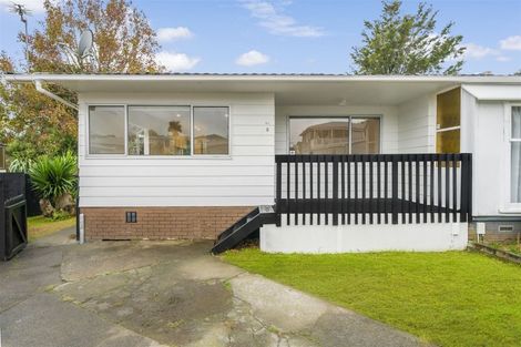 Photo of property in 2/11a Bayside Avenue, Te Atatu Peninsula, Auckland, 0610