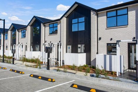 Photo of property in 2/23 Awaroa Road, Sunnyvale, Auckland, 0612