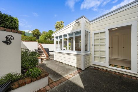 Photo of property in 33 Grove Road, Kelburn, Wellington, 6012